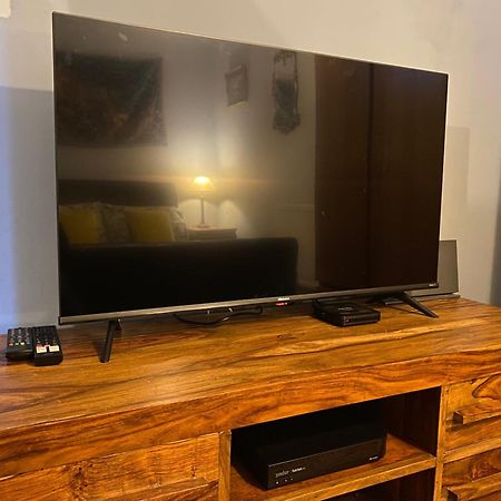 Quirky Town Centre Apartment With River Terrace Macclesfield Buitenkant foto