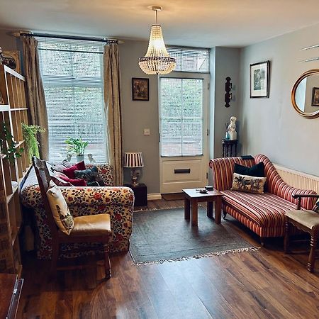 Quirky Town Centre Apartment With River Terrace Macclesfield Buitenkant foto