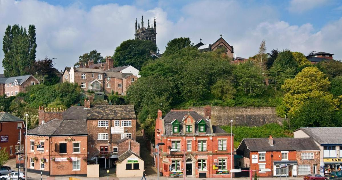 Quirky Town Centre Apartment With River Terrace Macclesfield Buitenkant foto